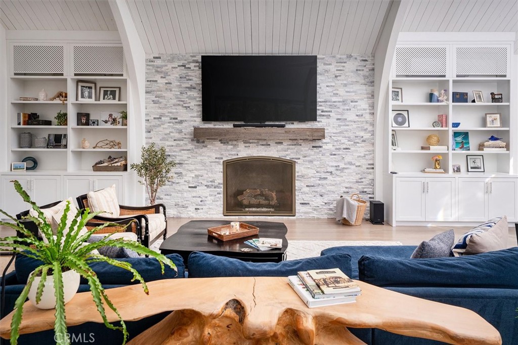 28933 Wagon Road Agoura Hills, CA 91301 - Photo 16 of 59 Living Room