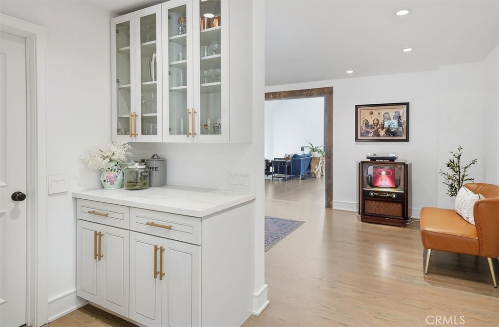28933 Wagon Road Agoura Hills, CA 91301 - Photo 21 of 73 a living room with furniture and a potted plant