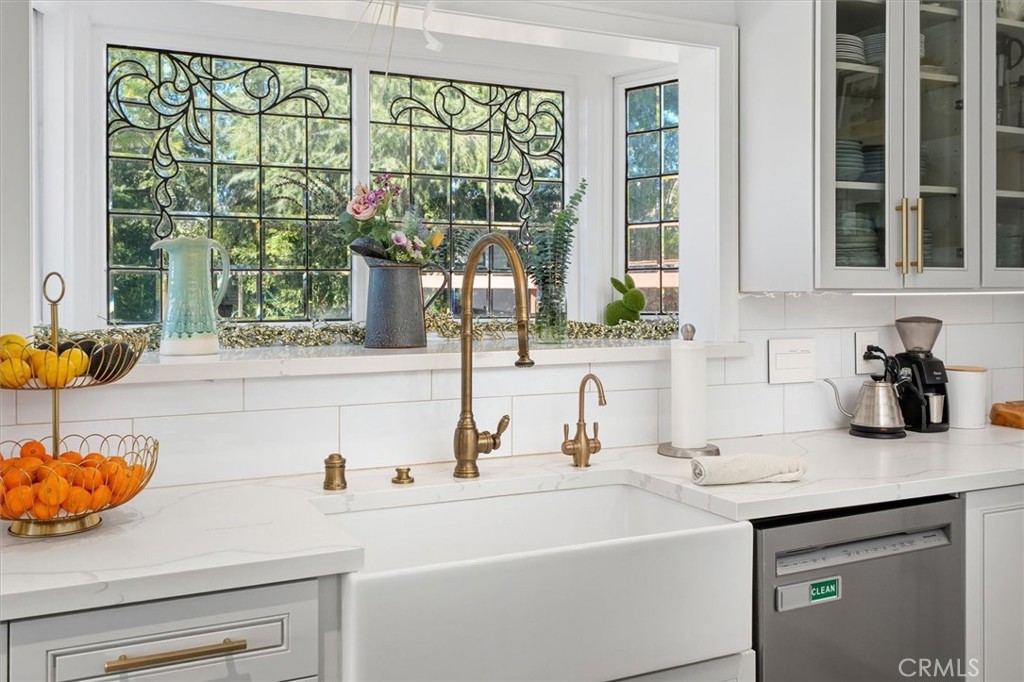 28933 Wagon Road Agoura Hills, CA 91301 - Photo 23 of 59 Kitchen