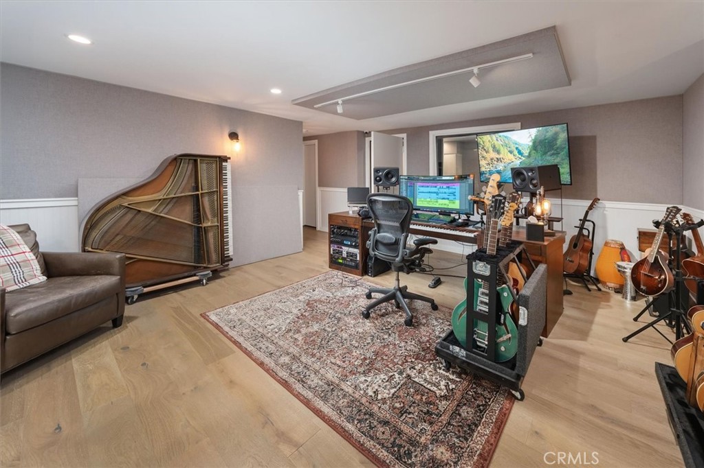 28933 Wagon Road Agoura Hills, CA 91301 - Photo 25 of 59 Creative Studio