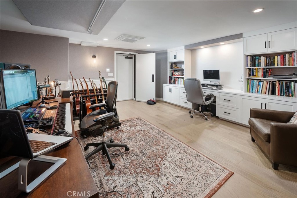 28933 Wagon Road Agoura Hills, CA 91301 - Photo 26 of 59 Creative Studio