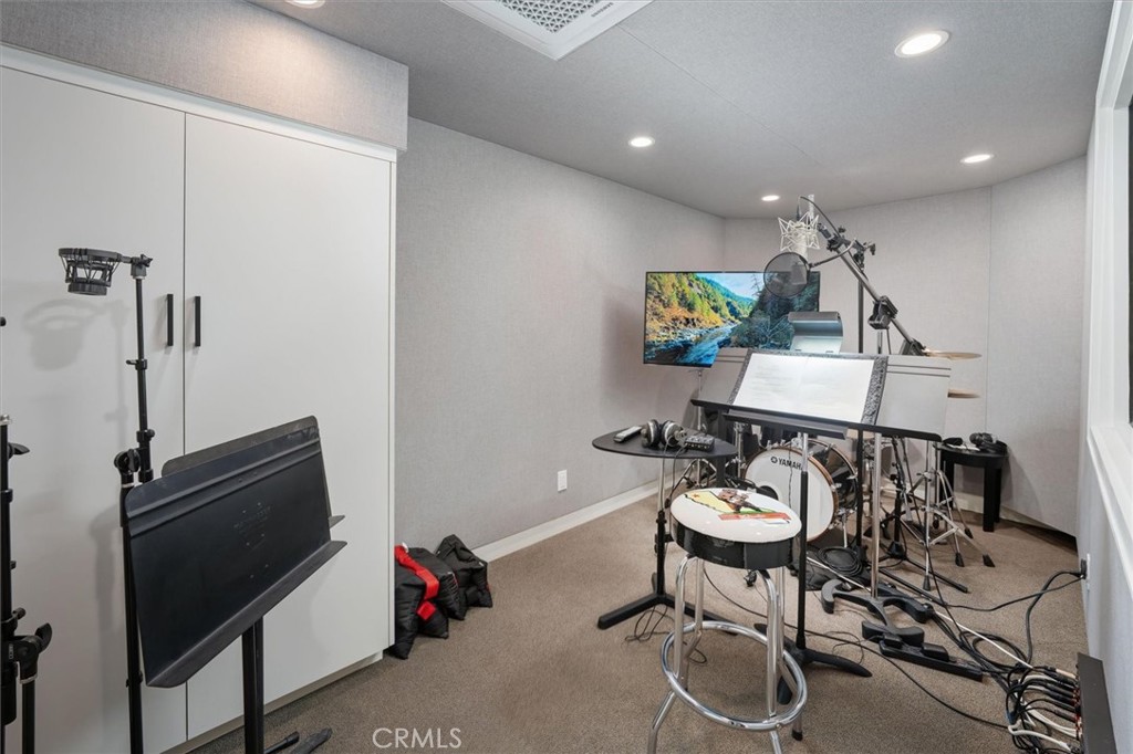 28933 Wagon Road Agoura Hills, CA 91301 - Photo 27 of 59 Creative Studio/ISO Booth