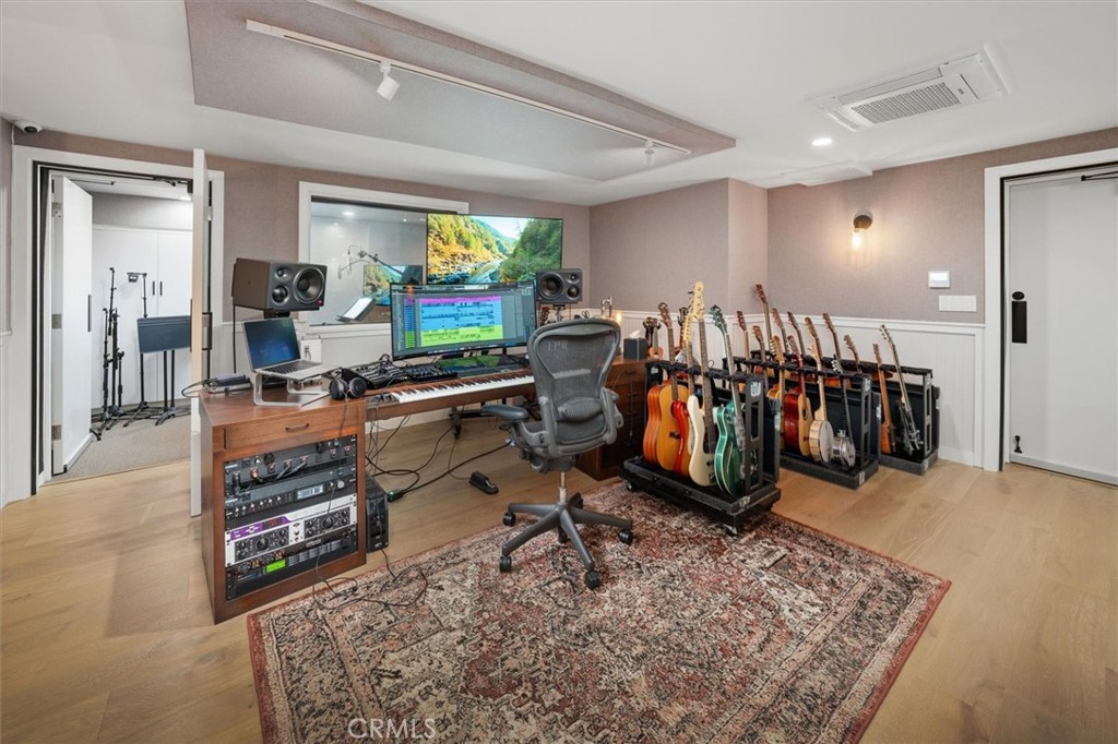 28933 Wagon Road Agoura Hills, CA 91301 - Photo 28 of 59 Creative Studio