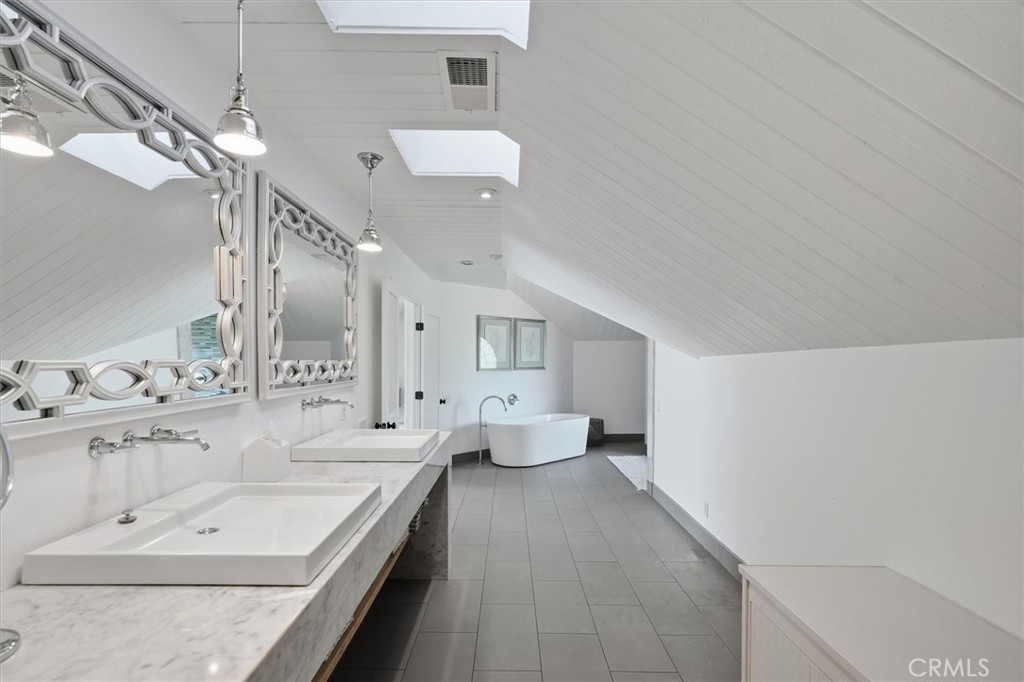 28933 Wagon Road Agoura Hills, CA 91301 - Photo 33 of 59 Primary Bathroom