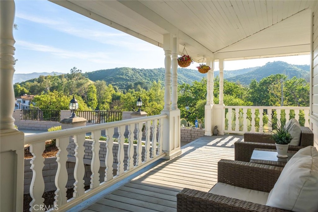 28933 Wagon Road Agoura Hills, CA 91301 - Photo 8 of 59 Front Porch