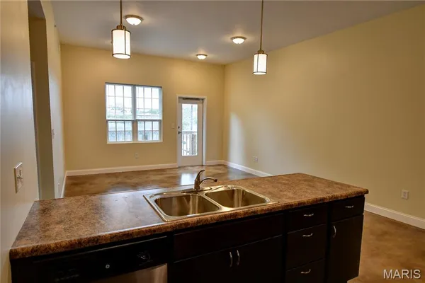 $1,200 | 257 South Florissant Road, Unit 214, Ferguson, MO 63135