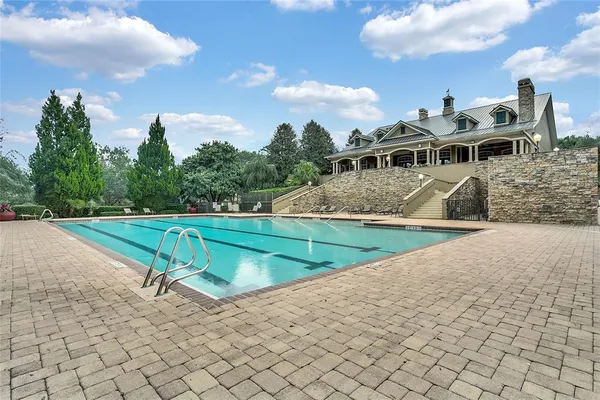 a view of a house with backyard