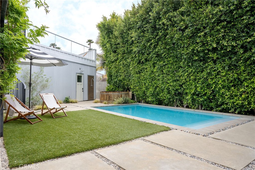 311 Crest Avenue Huntington Beach, CA 92648 - Photo 2 of 2