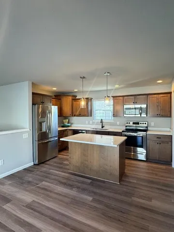 $3,080 | 2167 Autumn Lake, Madison, WI 53718