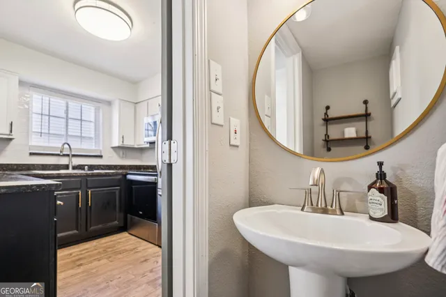 a en suite bathroom with a sink and a mirror