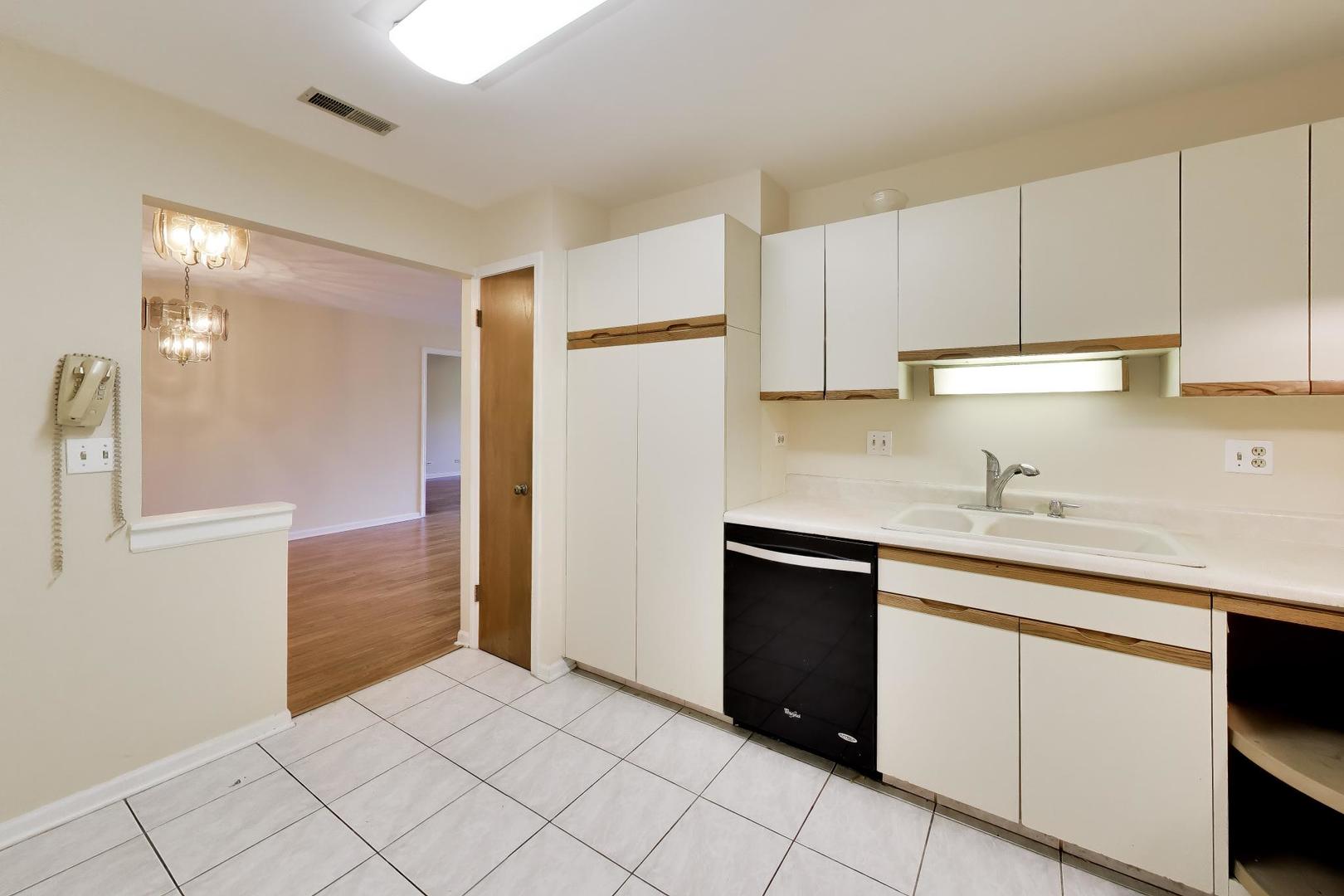 400 East Dundee Road, Unit 208 Buffalo Grove, IL 60089 - Photo 16 of 40 Gallery Image 16