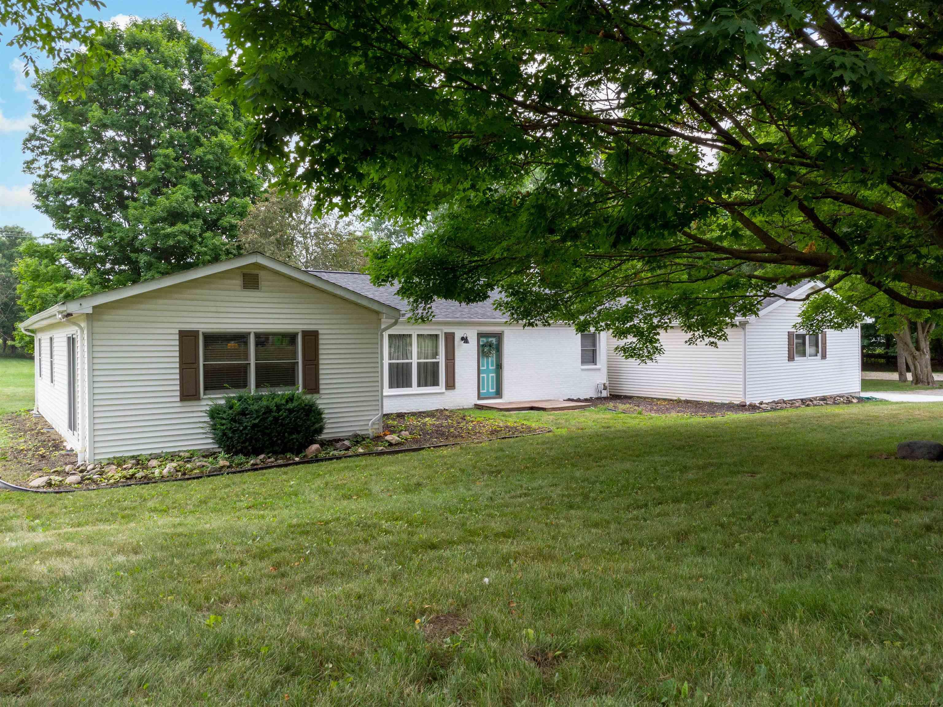 795 Taylor Road Brighton, MI 48114 - Photo 2 of 39