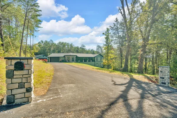 $1,095,000 | 2160 Ranch Road, Dandridge, TN 37725