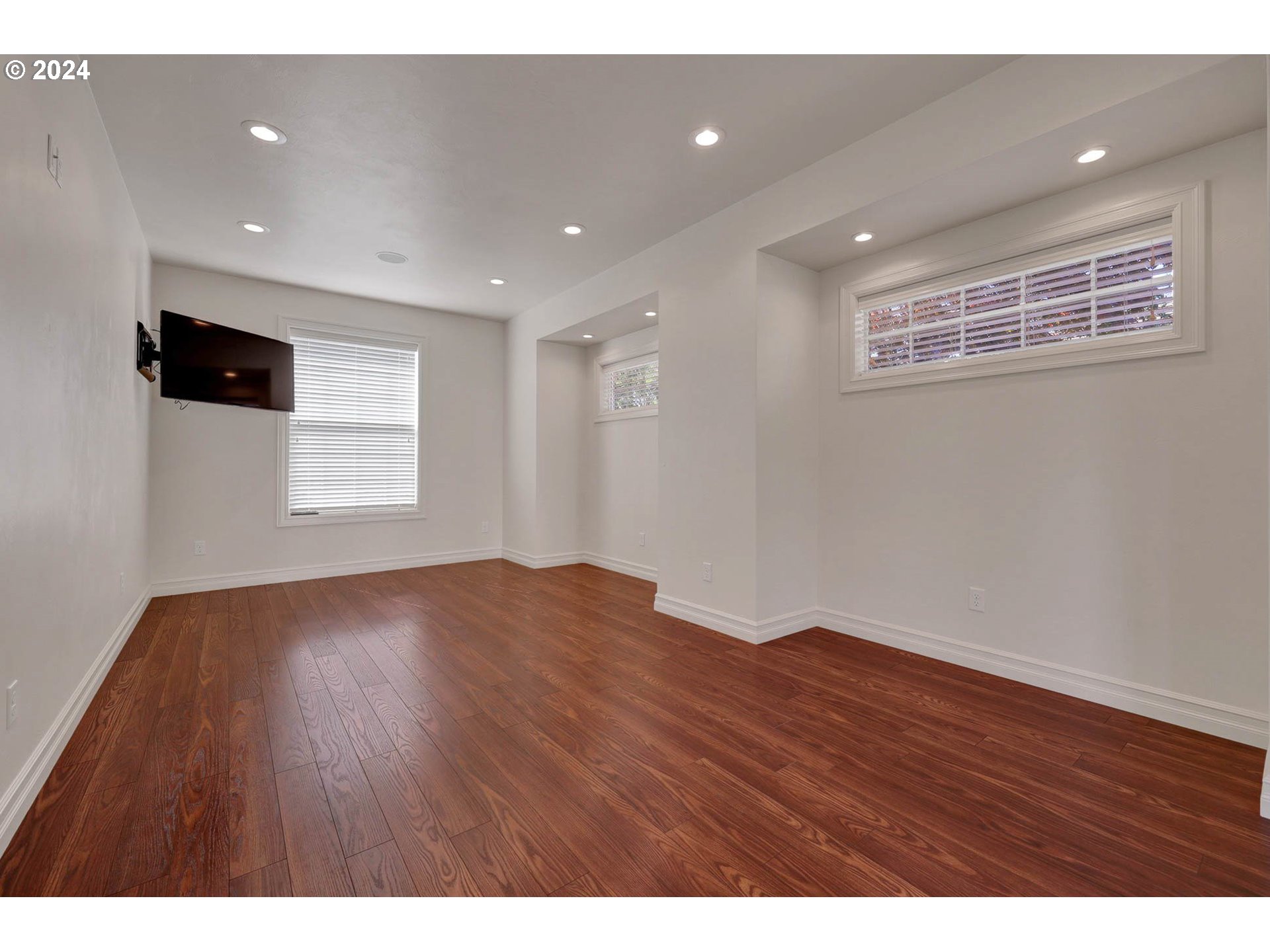 3469 River Pointe Drive Eugene, OR 97408 - Photo 36 of 48 a view of an empty room with wooden floor and a window