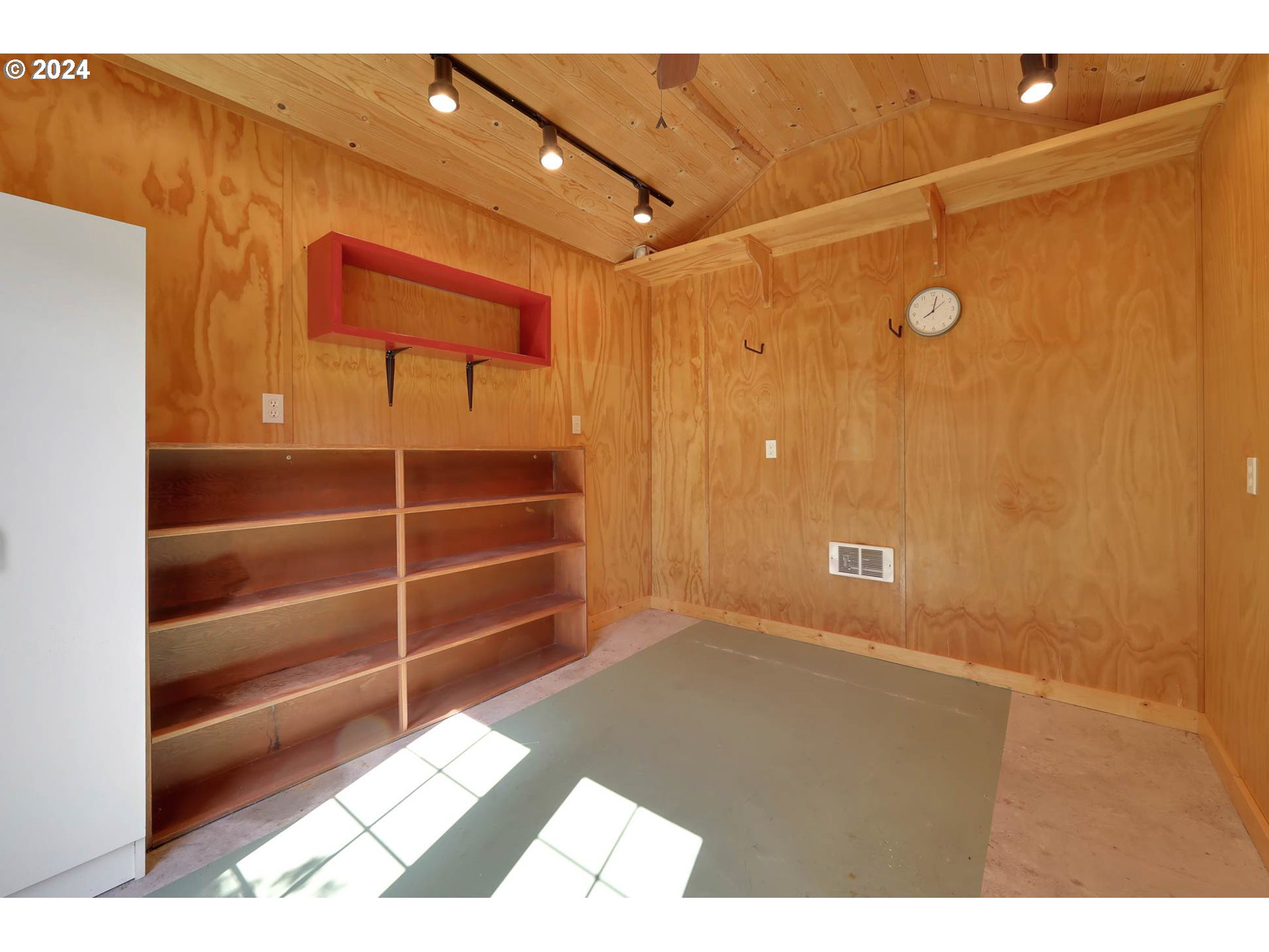 3469 River Pointe Drive Eugene, OR 97408 - Photo 37 of 48 a view of an empty room