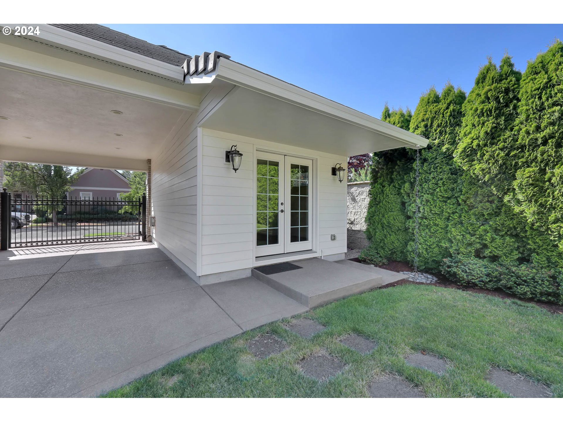 3469 River Pointe Drive Eugene, OR 97408 - Photo 38 of 48 a view of a house with backyard
