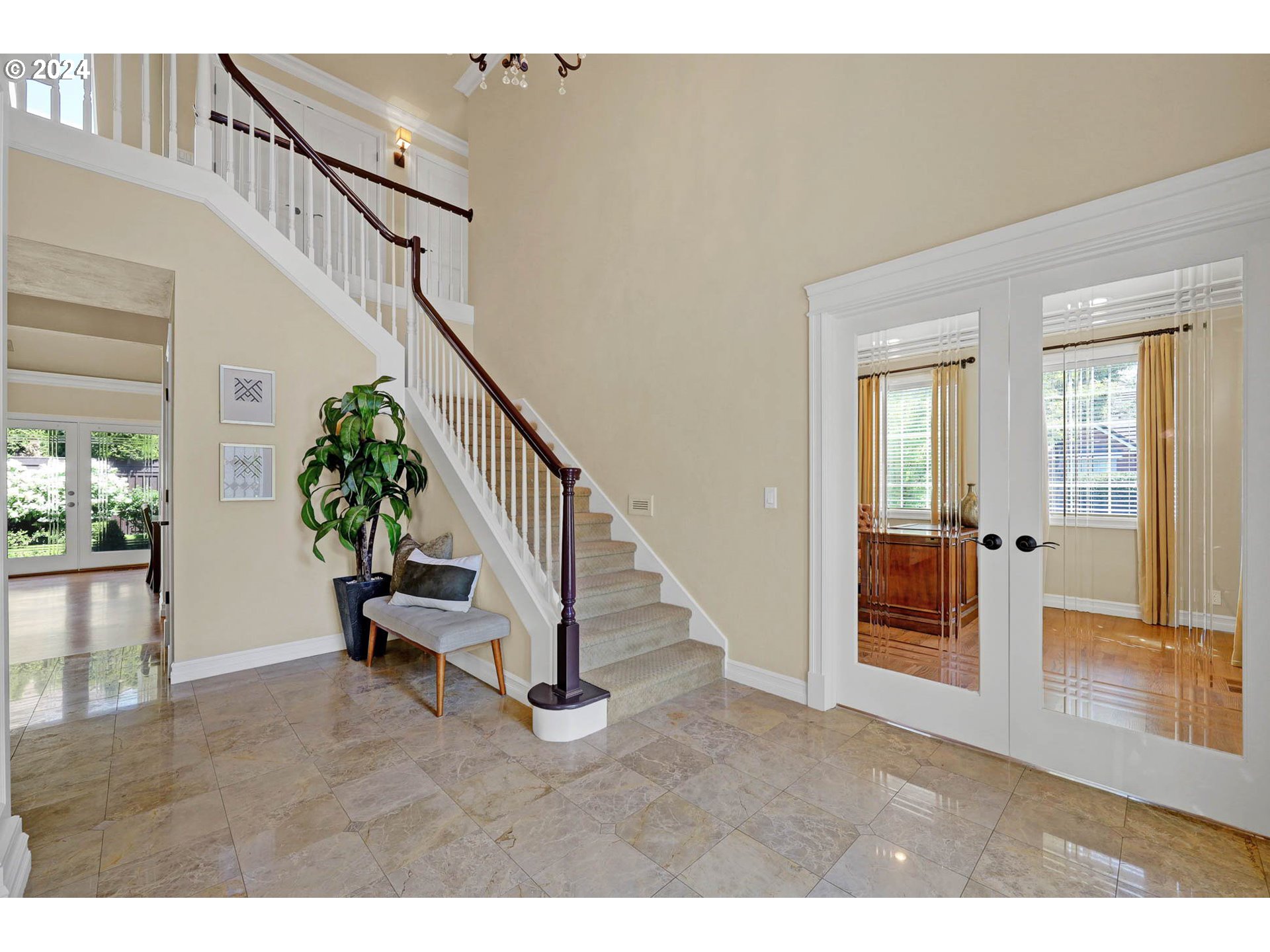 3469 River Pointe Drive Eugene, OR 97408 - Photo 4 of 48 a view of an entryway and livingroom