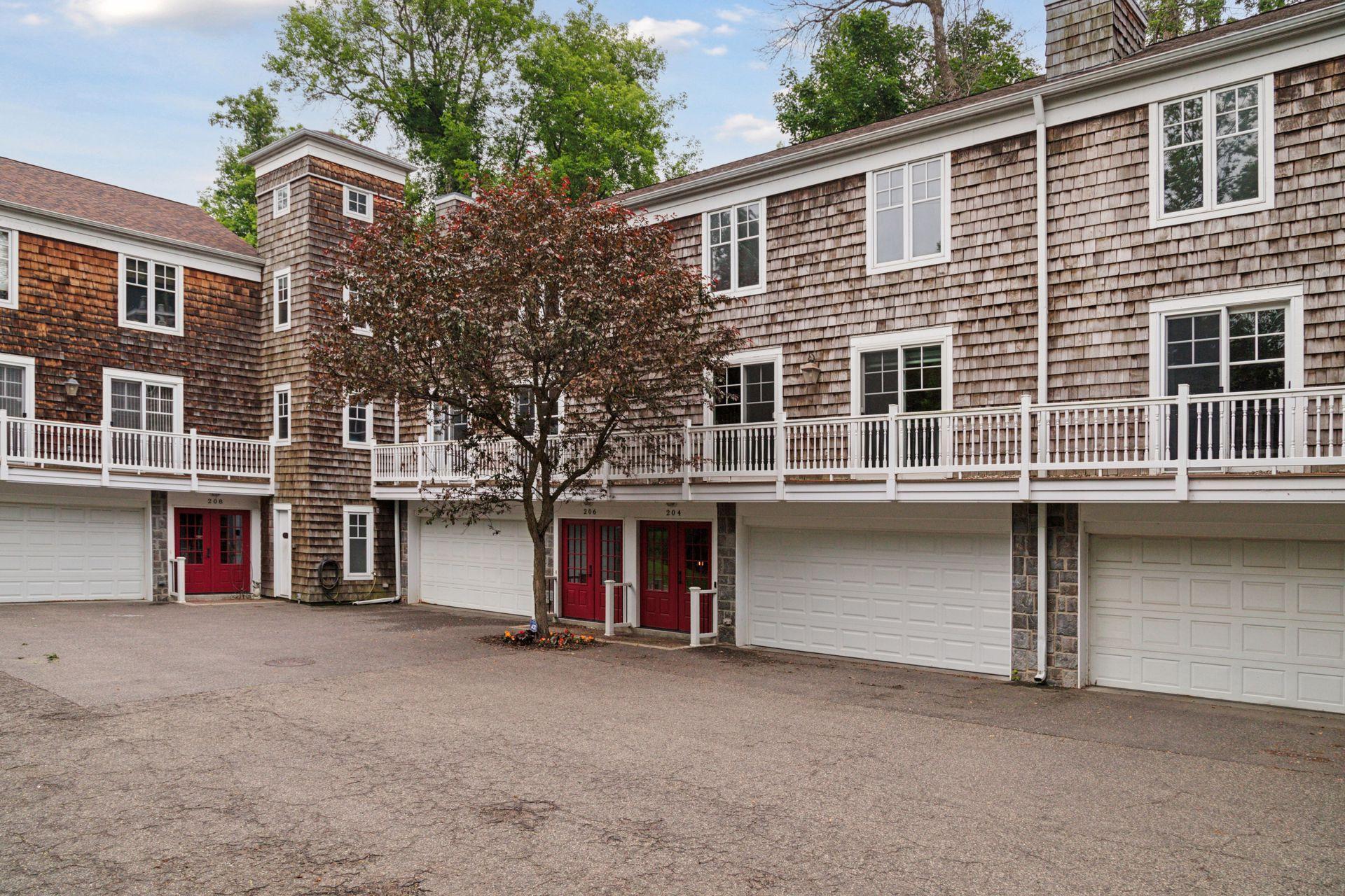 204 Central Avenue South Wayzata, MN 55391 - Photo 29 of 34