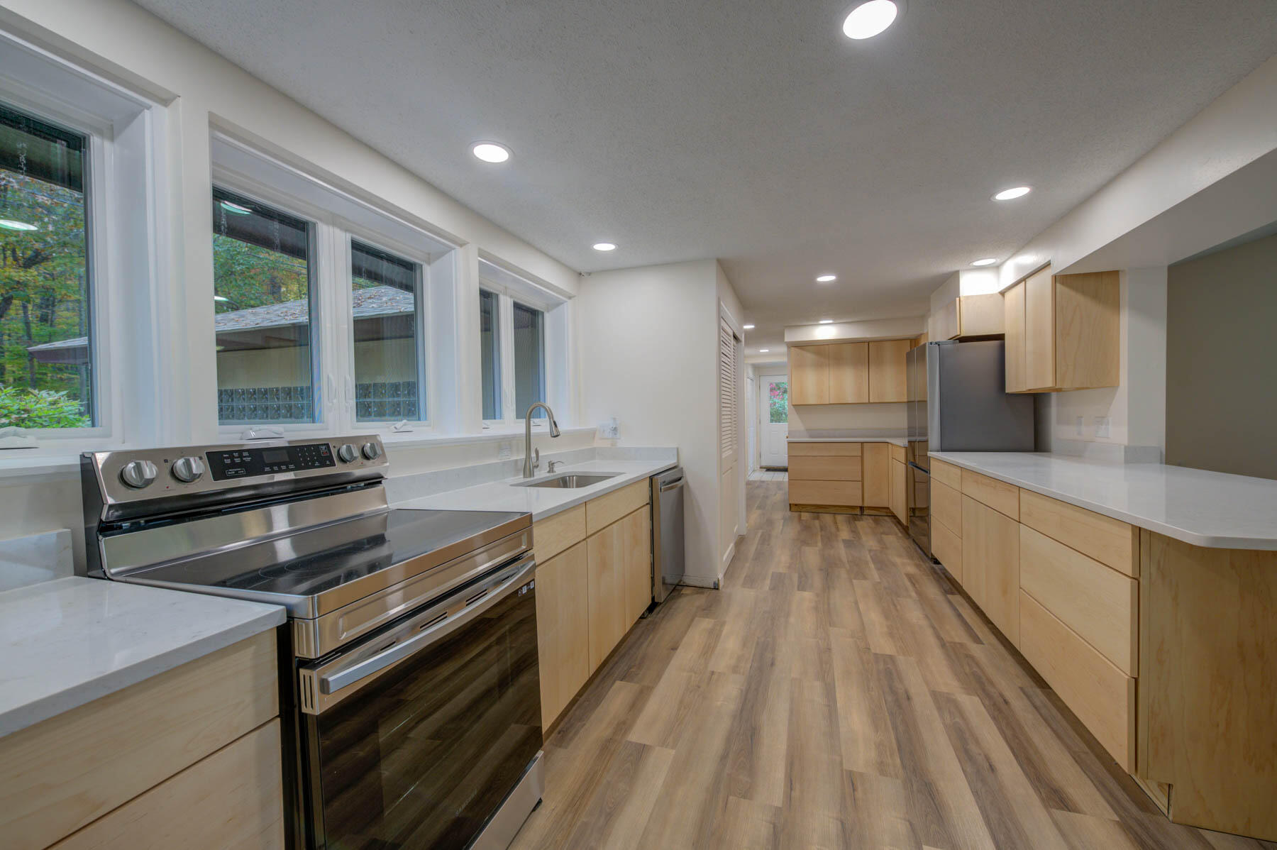 65 Park Road Windham, ME 04062 - Photo 11 of 31 pic-11