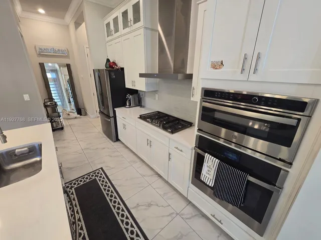 a view of a back yard of the house