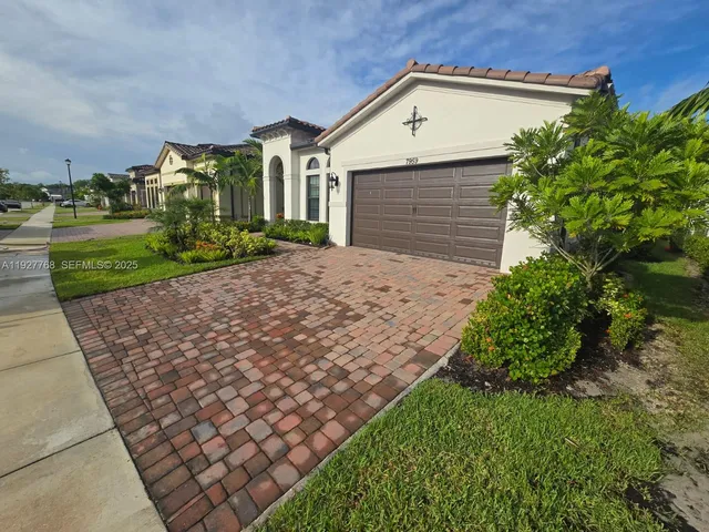 $989,000 | 7959 Liberty Way, Parkland, FL 33067