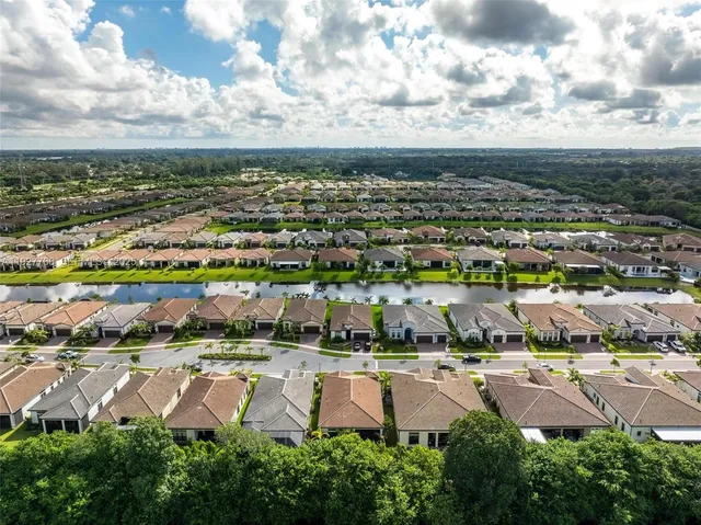 $989,000 | 7959 Liberty Way, Parkland, FL 33067