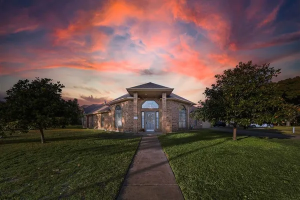 $389,000 | 943 Fairway Drive, Duncanville, TX 75137