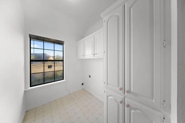 $384,900 | 943 Fairway Drive, Duncanville, TX 75137