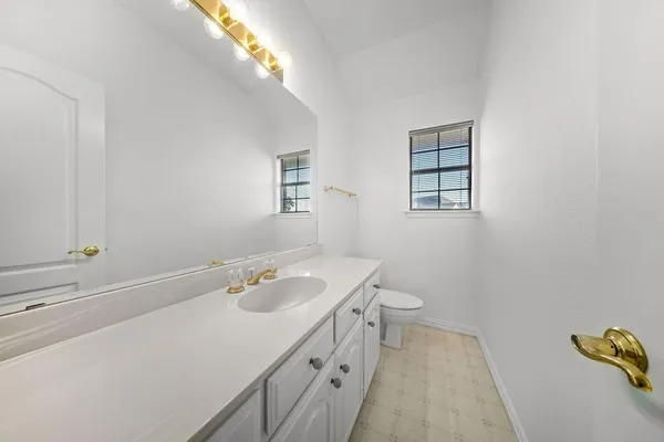 $384,900 | 943 Fairway Drive, Duncanville, TX 75137