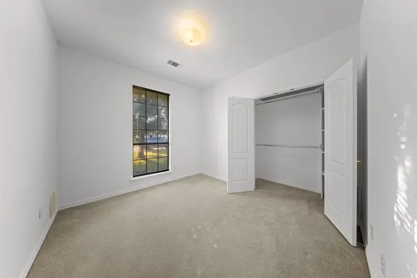 $384,900 | 943 Fairway Drive, Duncanville, TX 75137