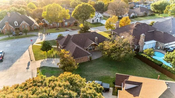 $384,900 | 943 Fairway Drive, Duncanville, TX 75137