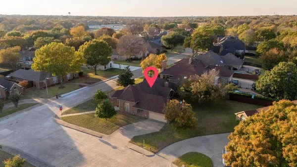 $384,900 | 943 Fairway Drive, Duncanville, TX 75137