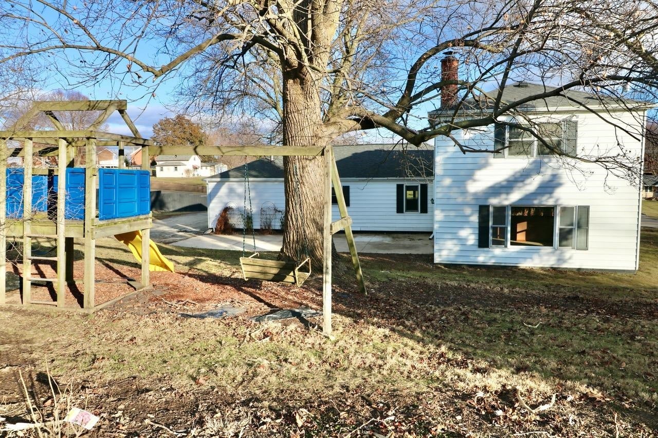 2473 Radford Road Dubuque, IA 52002 - Photo 32 of 45 Gallery Image 32
