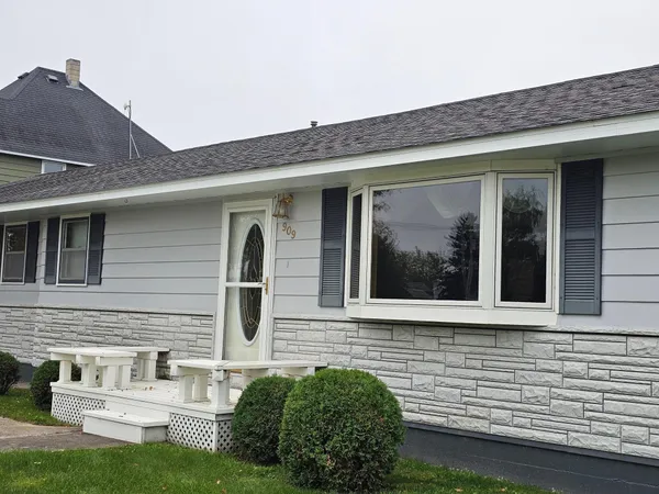 $179,900 | 909 Bradford Avenue, Argyle, MN 56713