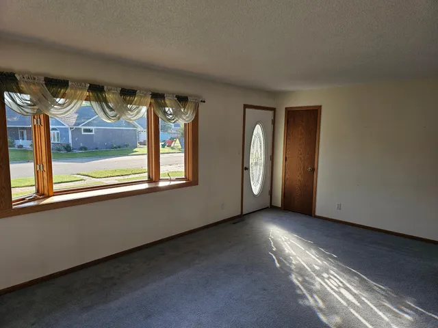 $179,900 | 909 Bradford Avenue, Argyle, MN 56713