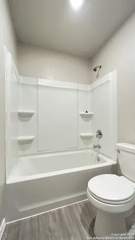 a view of an house with backyard and garden