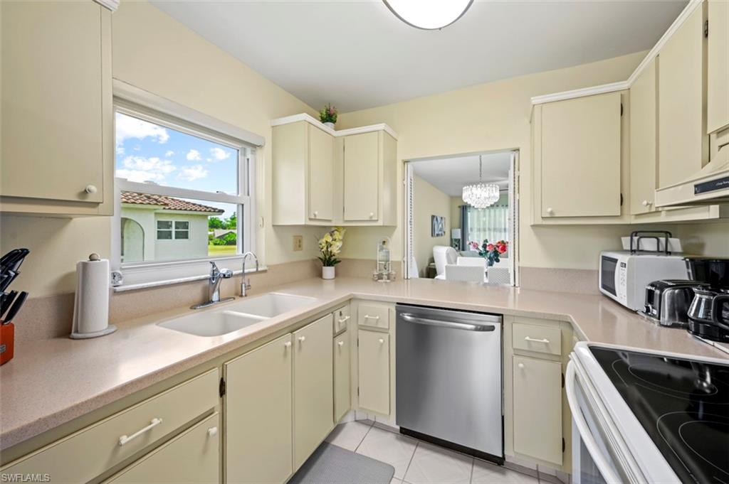 1055 Forest Lakes Drive, Unit E210 Naples, FL 34105 - Photo 8 of 30