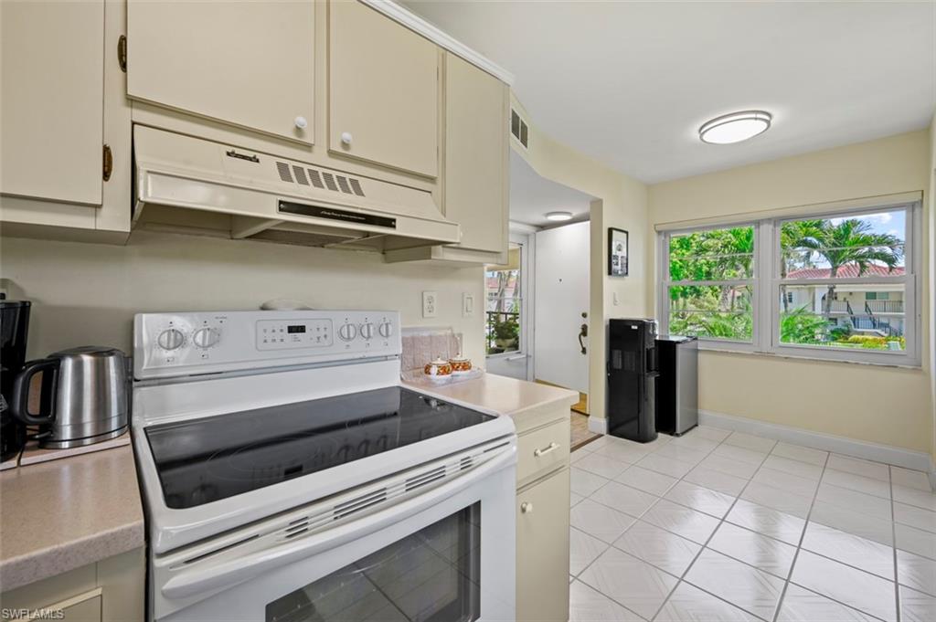 1055 Forest Lakes Drive, Unit E210 Naples, FL 34105 - Photo 9 of 30