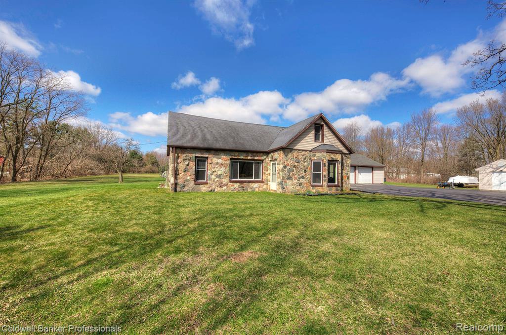 8195 Hickory Ridge Road Holly, MI 48442 - Photo 1 of 1