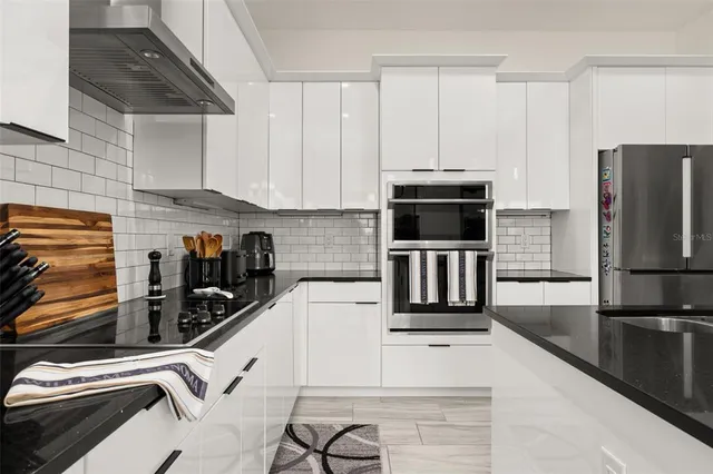 $649,900 | 2592 Heritage Green Avenue, Davenport, FL 33837