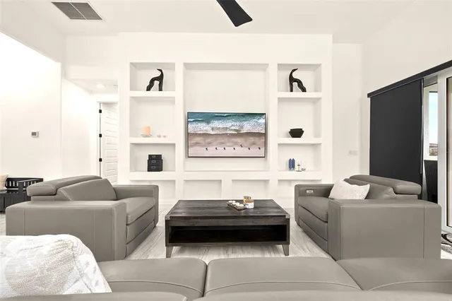 $649,900 | 2592 Heritage Green Avenue, Davenport, FL 33837