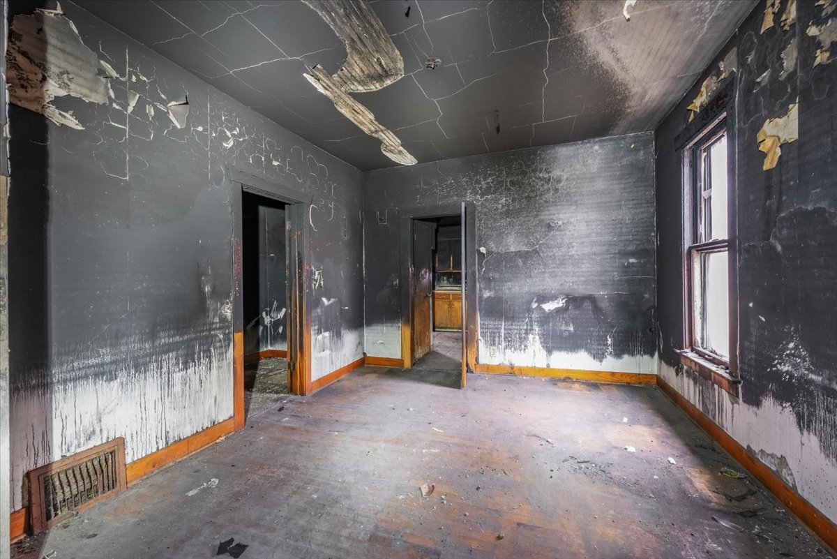 412 Jay Street Elgin, IL 60120 - Photo 11 of 25