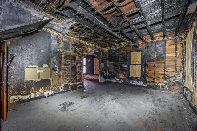 $99,900 | 412 Jay Street, Elgin, IL 60120