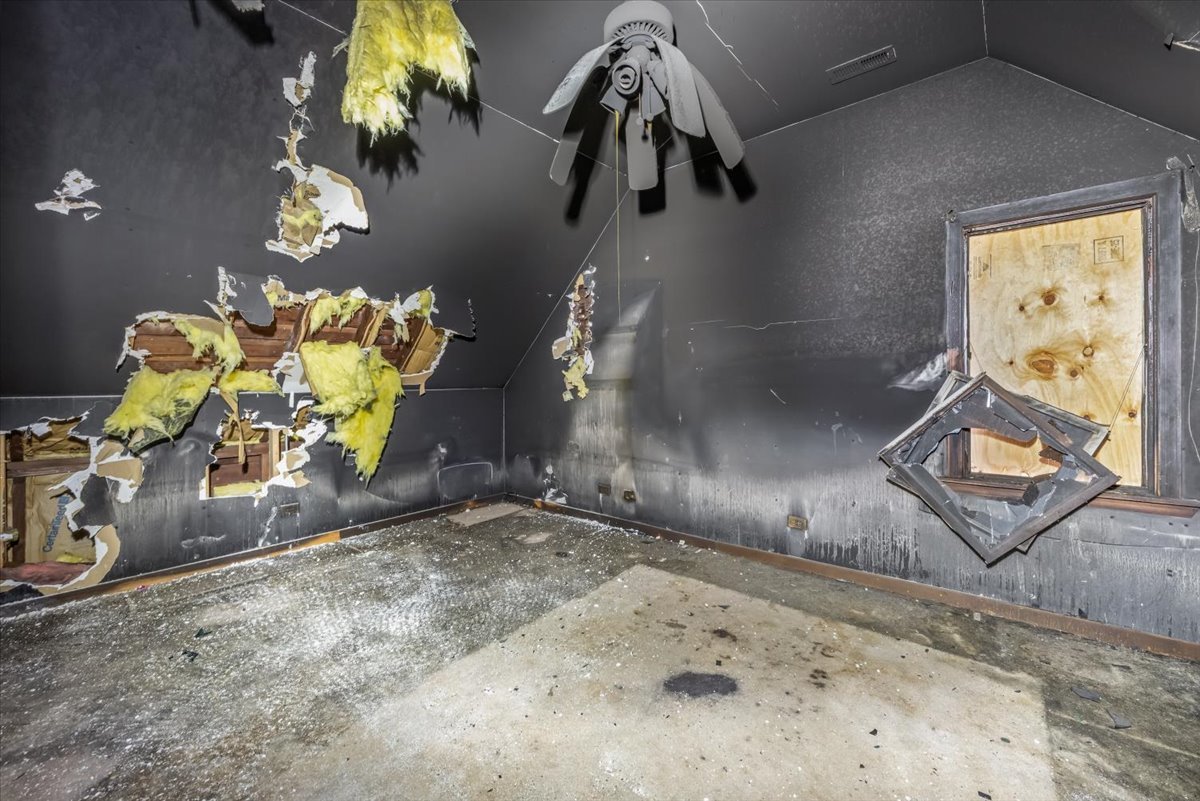 412 Jay Street Elgin, IL 60120 - Photo 14 of 25