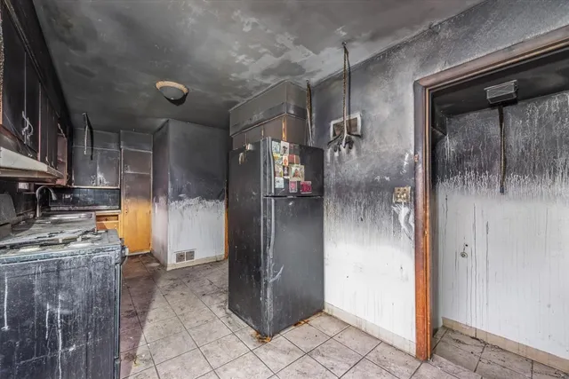 $99,900 | 412 Jay Street, Elgin, IL 60120