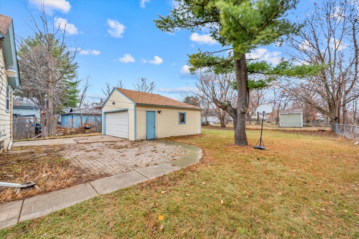 412 Jay Street Elgin, IL 60120 - Photo 4 of 25