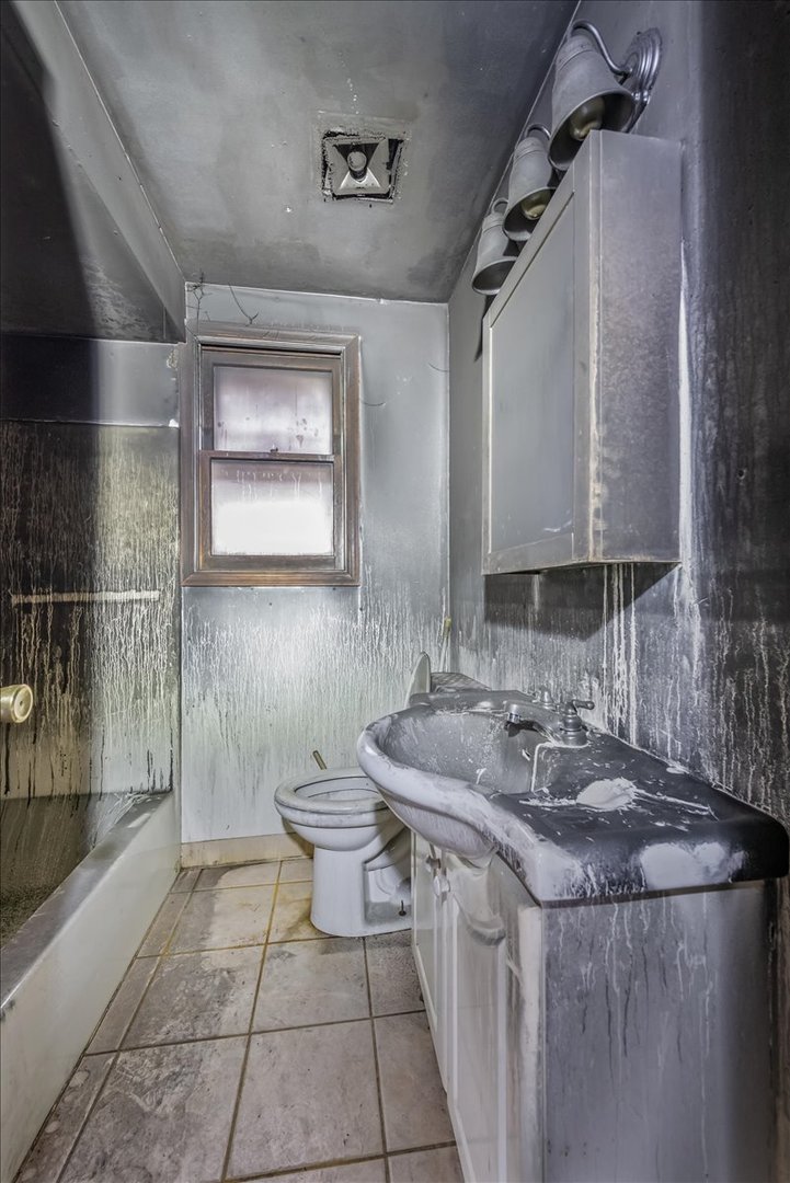 412 Jay Street Elgin, IL 60120 - Photo 8 of 25