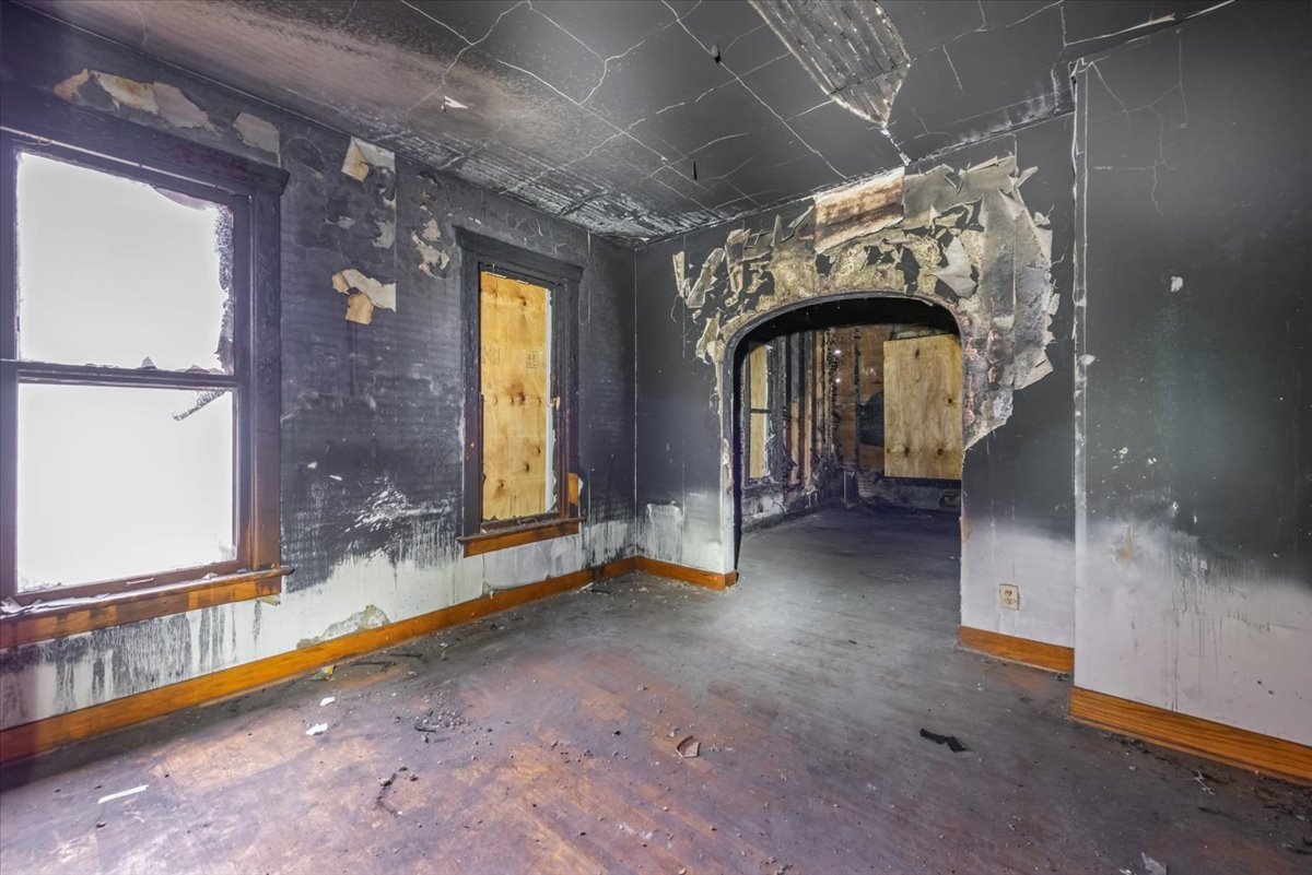 412 Jay Street Elgin, IL 60120 - Photo 9 of 25