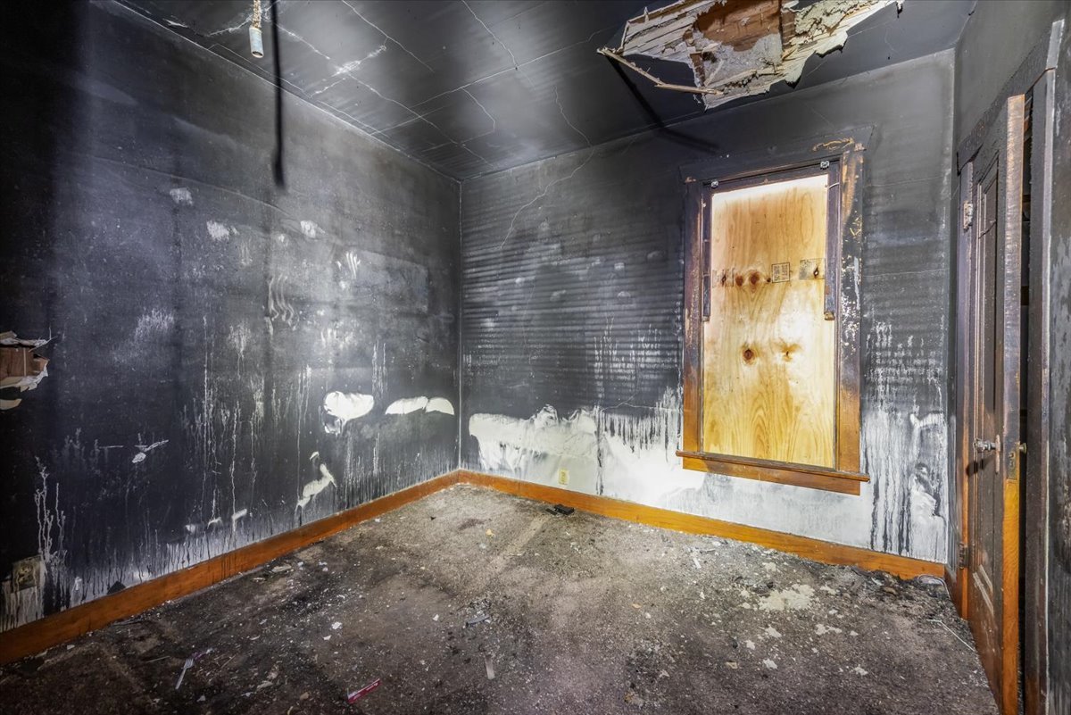 412 Jay Street Elgin, IL 60120 - Photo 10 of 25