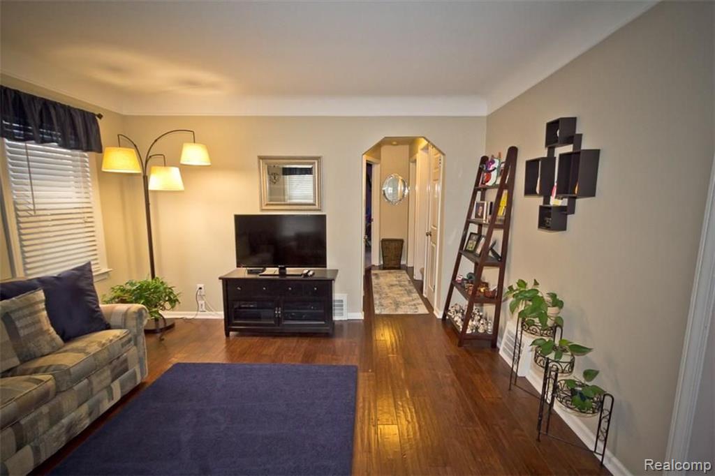 1529 Butternut Avenue Royal Oak, MI 48073 - Photo 4 of 43
